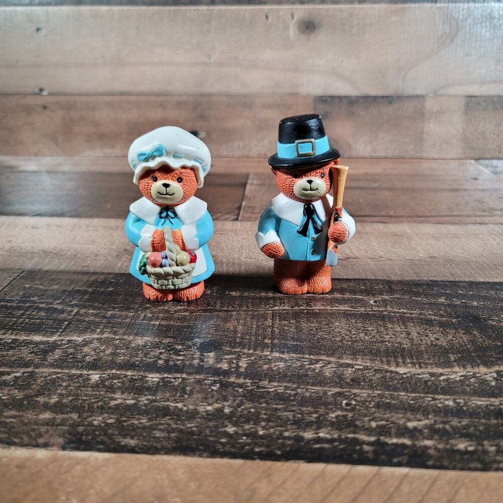 Enesco Plastic Pilgrim Bears Blue Outfits Thanksgiving Salt and Pepper Shakers